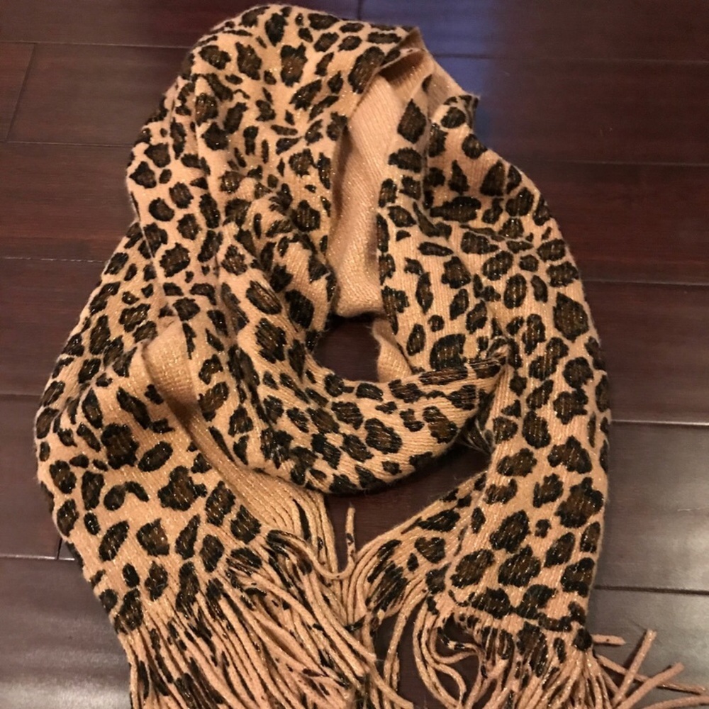 Metallic leopard print acrylic scarf - Picture 2 of 4